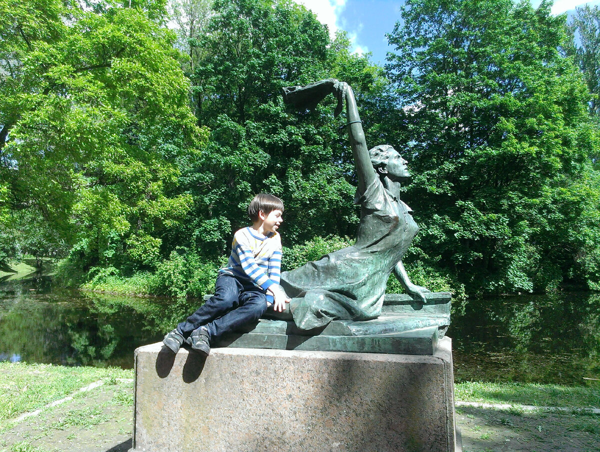 Сын в детстве в одной из наших поездок в Питер