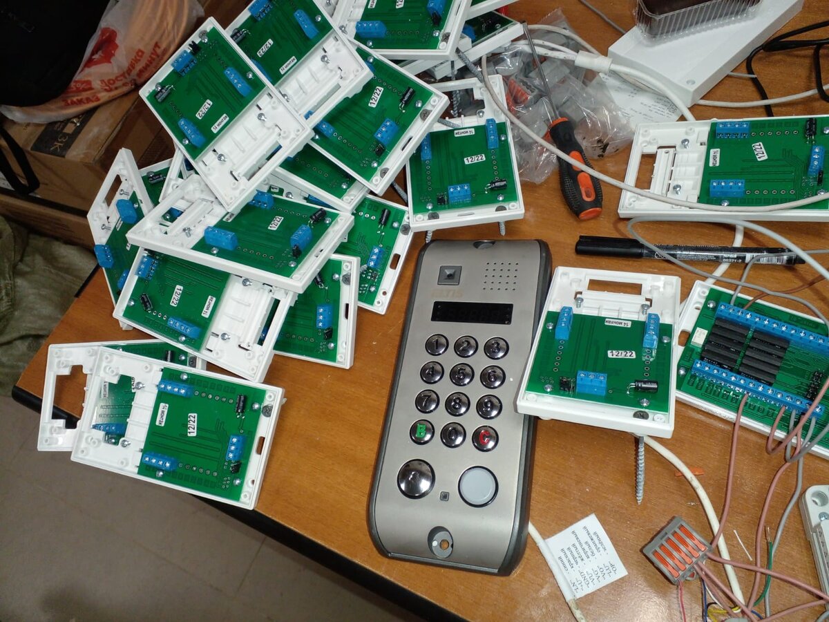 Здесь лежат этак 10 этажей геморроя.