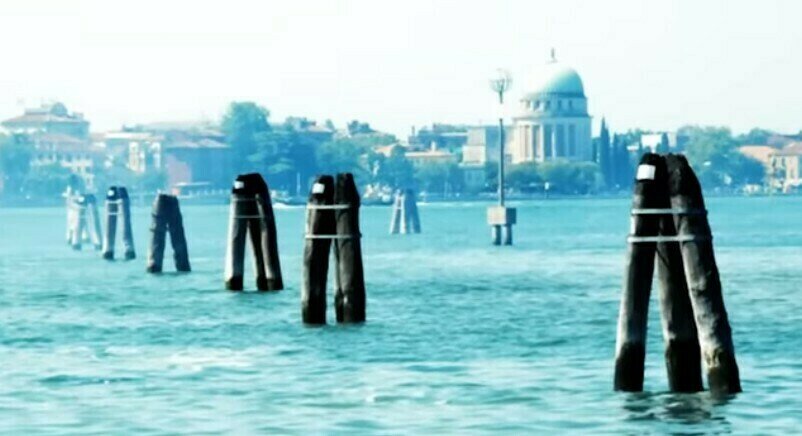    Видео: на чем на самом деле стоит Венеция