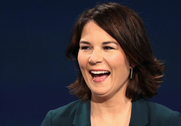 Фото: Reuters Ее резюме раскрывает тайну: министр иностранных дел Германии Анналена Бербок написала в Лондоне эссе, которое никому не разрешалось читать. 