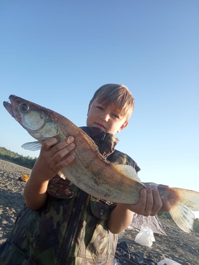 Лёва с уловом. Фото из личного архива.