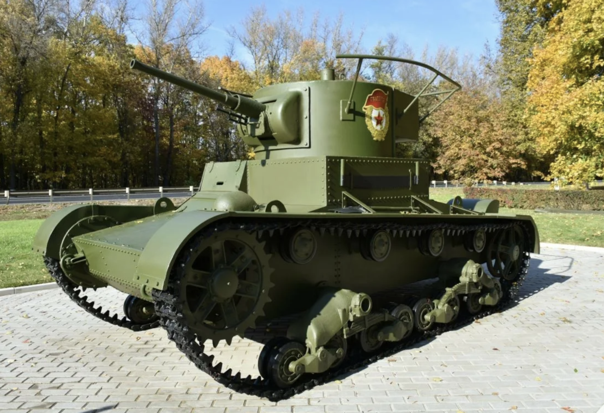 Советский легкий танк. Танк т-26. T 26 танк. Т-26 командирский. Советский танк т-26.