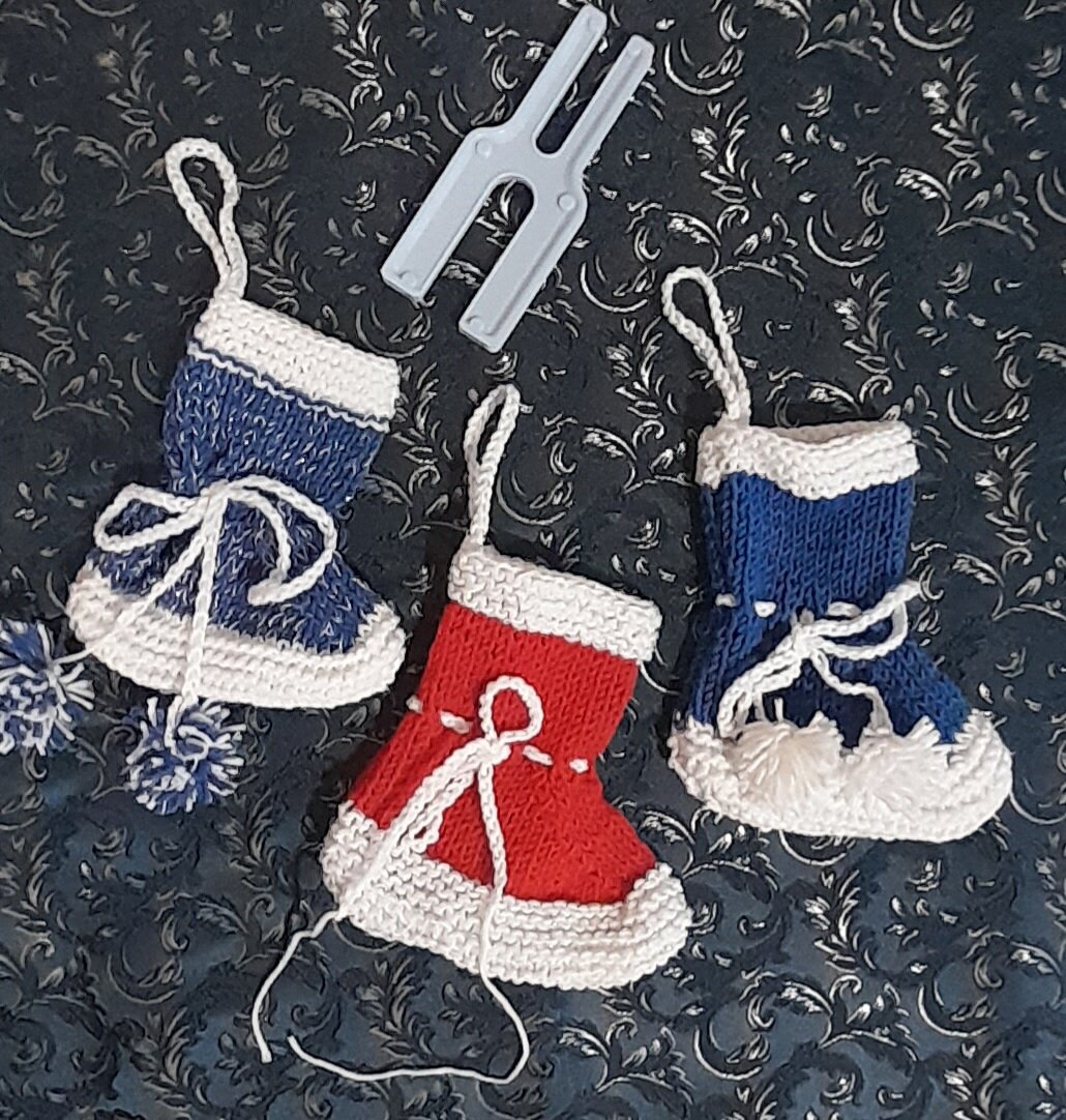 Новогодний носок на ёлку вяжем спицами