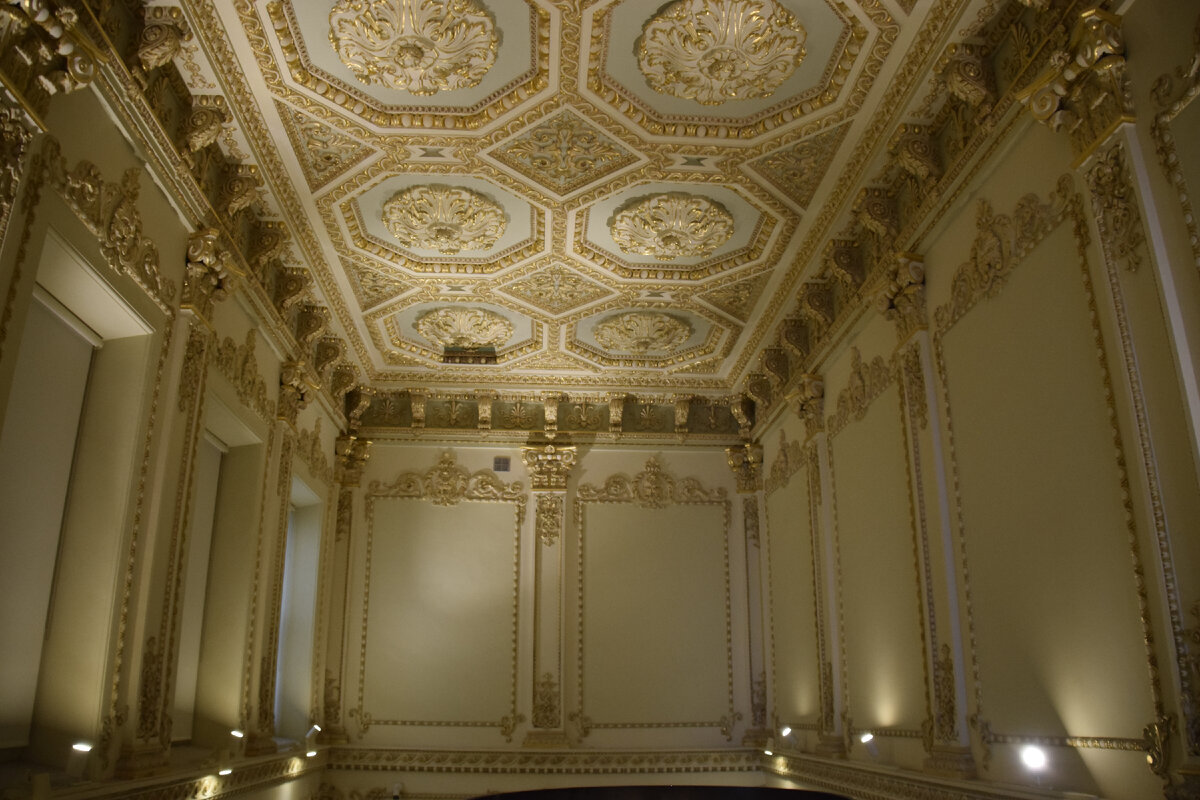 Не даром его владелец видный финансист, дававший ссуды правительству Османской империи