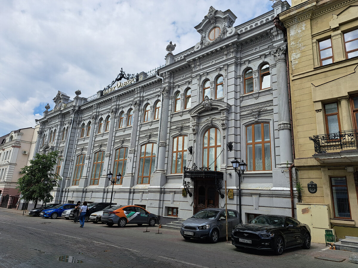 Листайте карусель