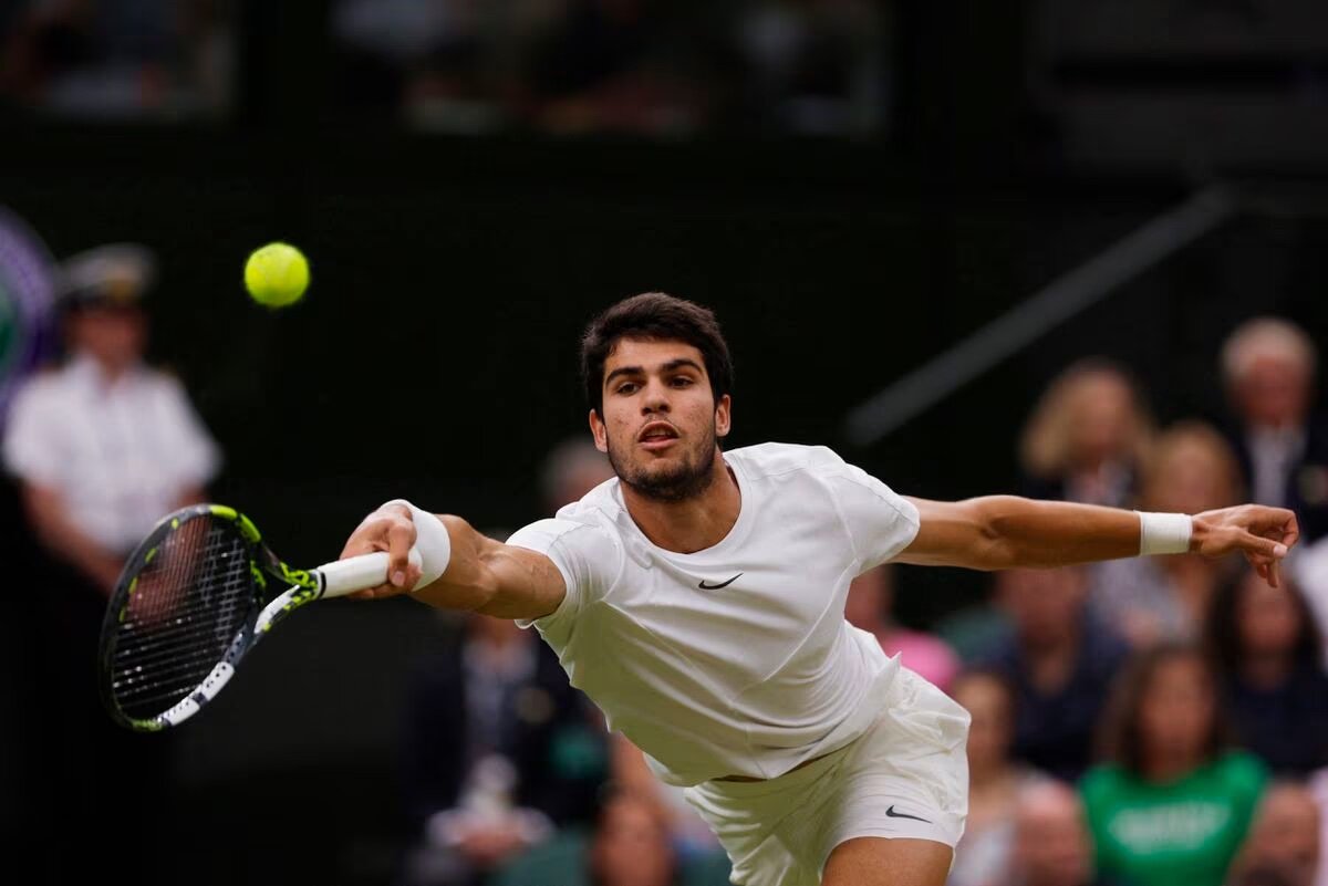 Теннис прямой эфир алькарас. Алькарас теннис. Джокович 2023. Djokovic 2023 Wimbledon.