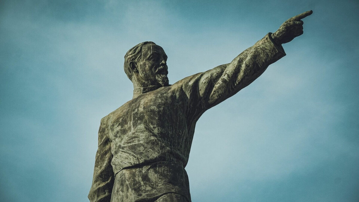    Мэрия снова ищет подрядчика для проведения реконструкции разрушающегося памятника Феликсу Дзержинскому на севере Волгограда, согласно данным на сайте госзакупок.