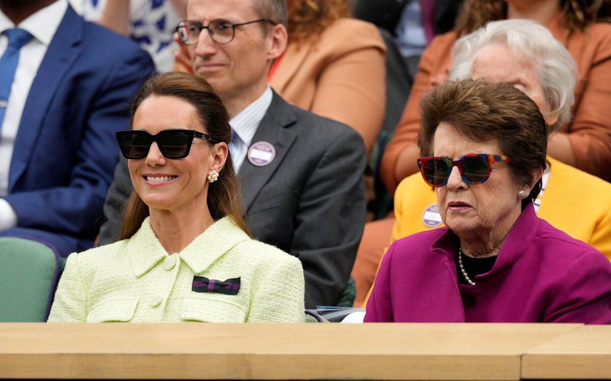 Слезы наград. Праздник сос оезами на глазах. Военная форма с орденами. Медаль воину-интернационалисту. Елена исинбаева пекин 2008.