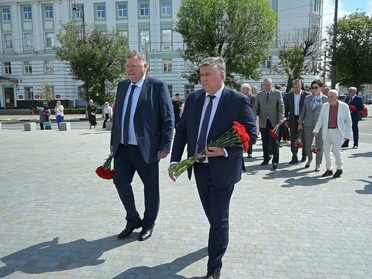 Картинка возложение цветов