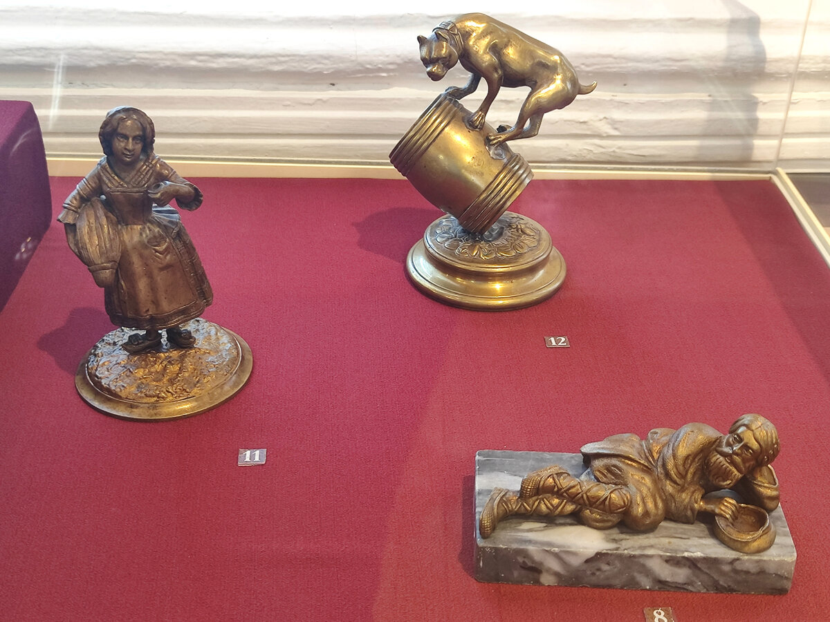 Крестьянка со снопом (сер. XIX века), Собака на бочке (XIX век) и Отдыхающий крестьянин (1 пол. XIX века)