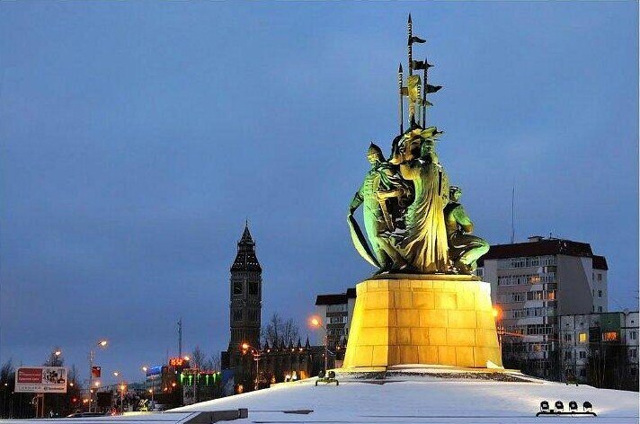   Памятник основателям Сургута Галатея Петрова