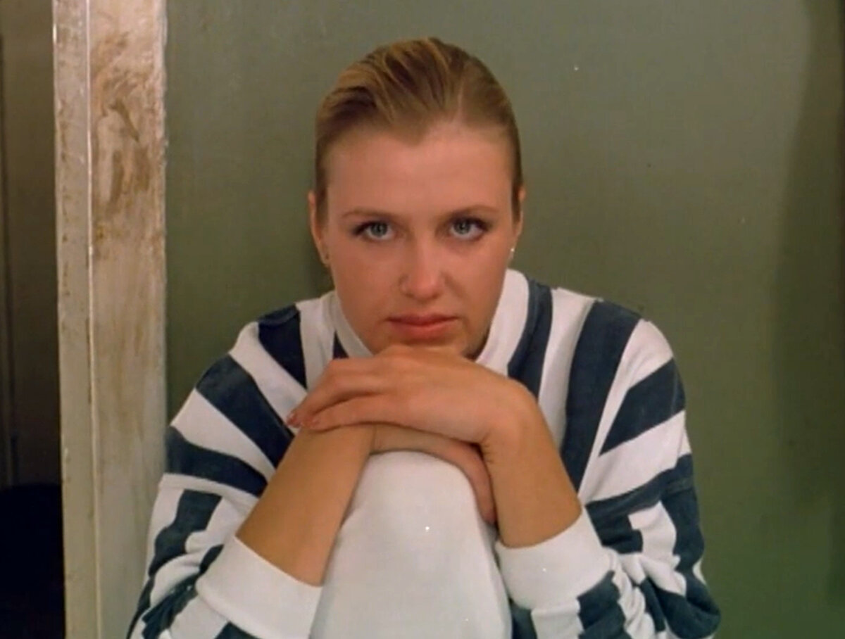 Кадр из кинофильма "Интердевочка", 1989 г., режиссер Петр Тодоровский, сценаристы Петр Тодоровский, Владимир Кунин, композитор Игорь Кантюков (скриншот)