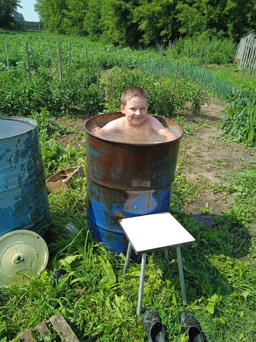 Мой любимый Диоген, купается. Фото автора. 