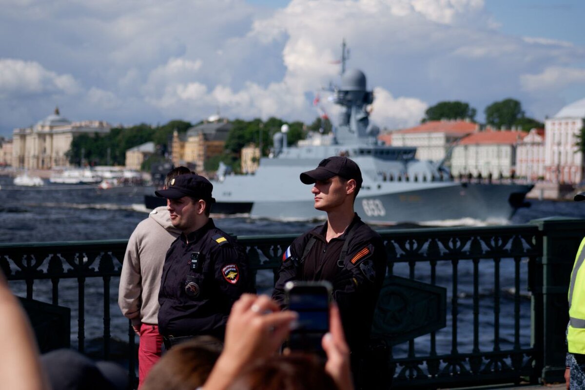 23 июля репетиция парада вмф. Парад ВМФ В Санкт-Петербурге. День военно морского флота в Питере. Парад военно морского флота. С днем ВМФ.