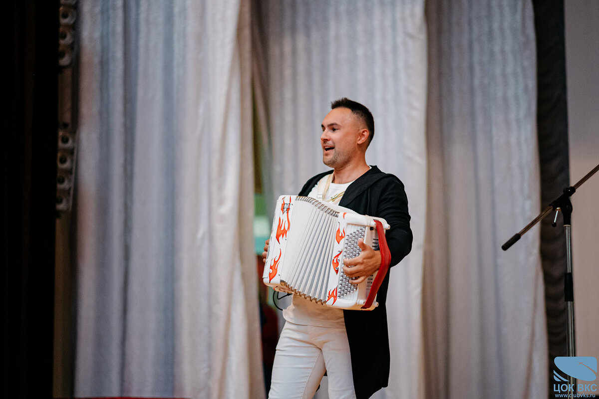 12.07.2023 г. В Доме культуры города Зернограда Ростовской области состоялась патриотическая акция «В единстве наша сила».-3