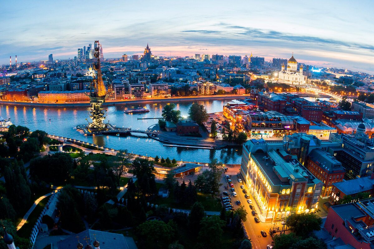 Dontsov Evgeny/shutterstock📷Современный вид на Якиманку, остров Балчуг и Остоженку