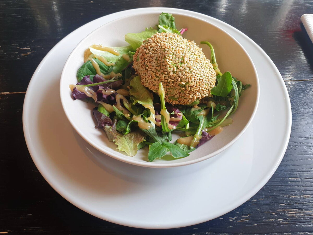 Абсолютный антифаворит —  зелёное яйцо по-шотландски из ресторана "Воронеж"