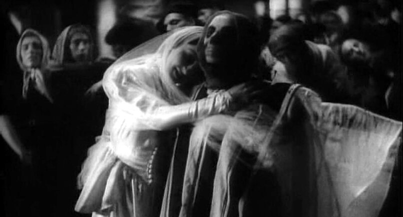 Лея и дибук. Кадр из фильма М.Вашиньского «Dybuk» 