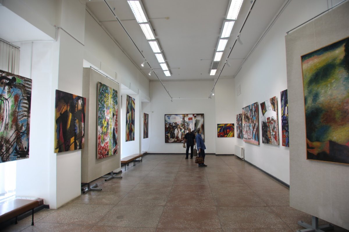    В Туле открылась выставка московского художника Олега Ланга