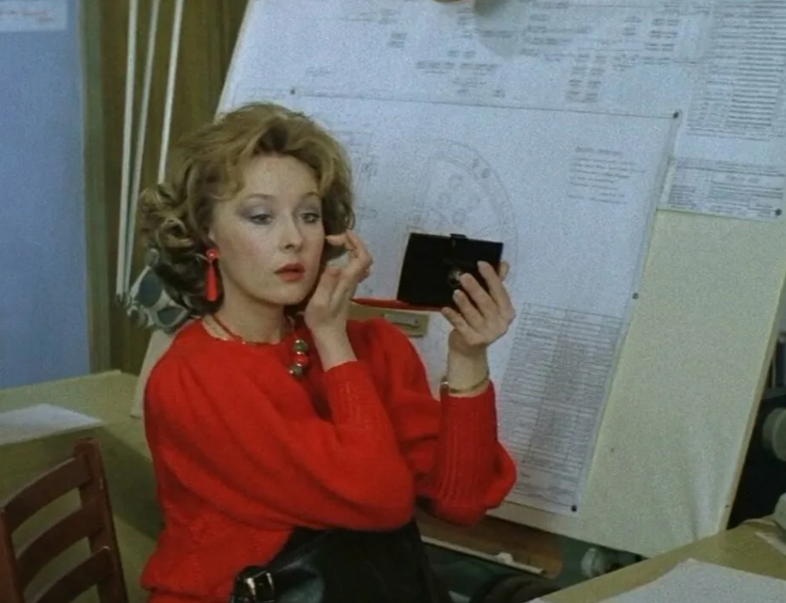 И противоположный типаж - красотка с идеей выгодного замужества