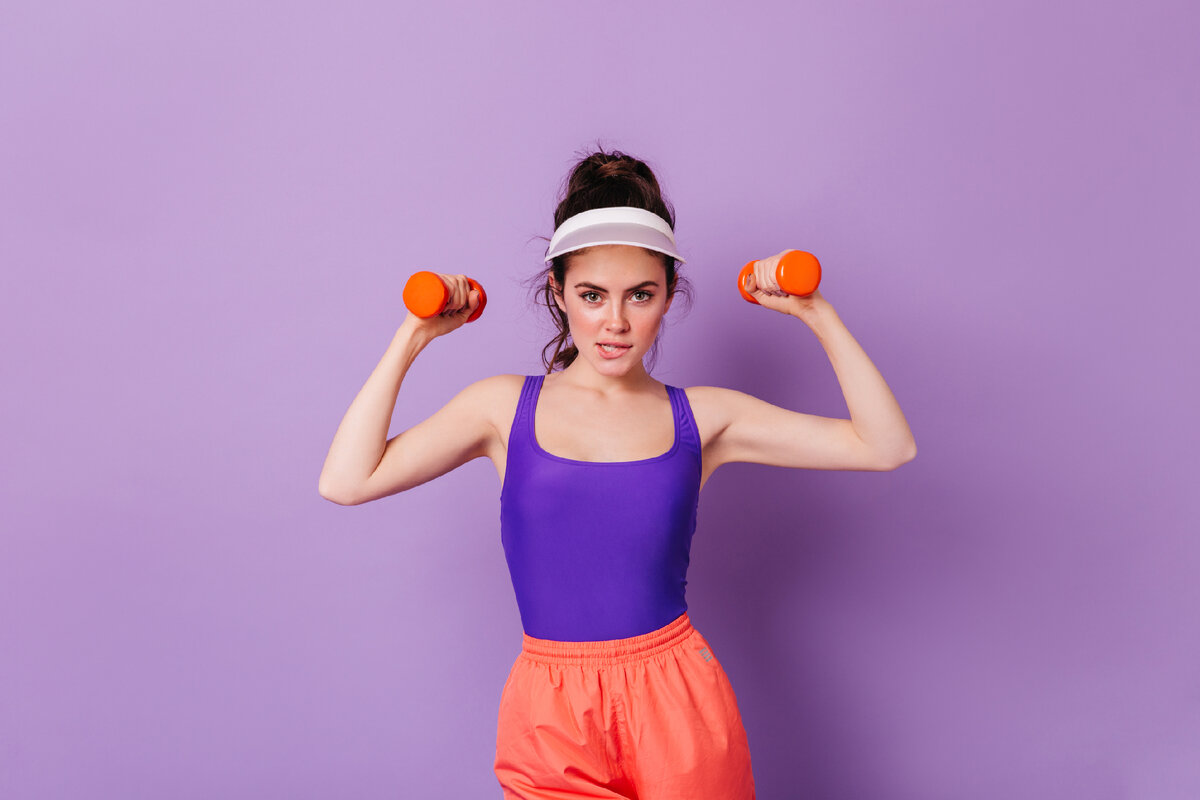 <a href="https://www.freepik.com/free-photo/portrait-dark-haired-woman-doing-exercises-with-dumbbells_12859718.htm#page=2&query=%D1%81%D0%BF%D0%BE%D1%80%D1%82&position=33&from_view=search&track=ais">Image by lookstudio</a> on Freepik