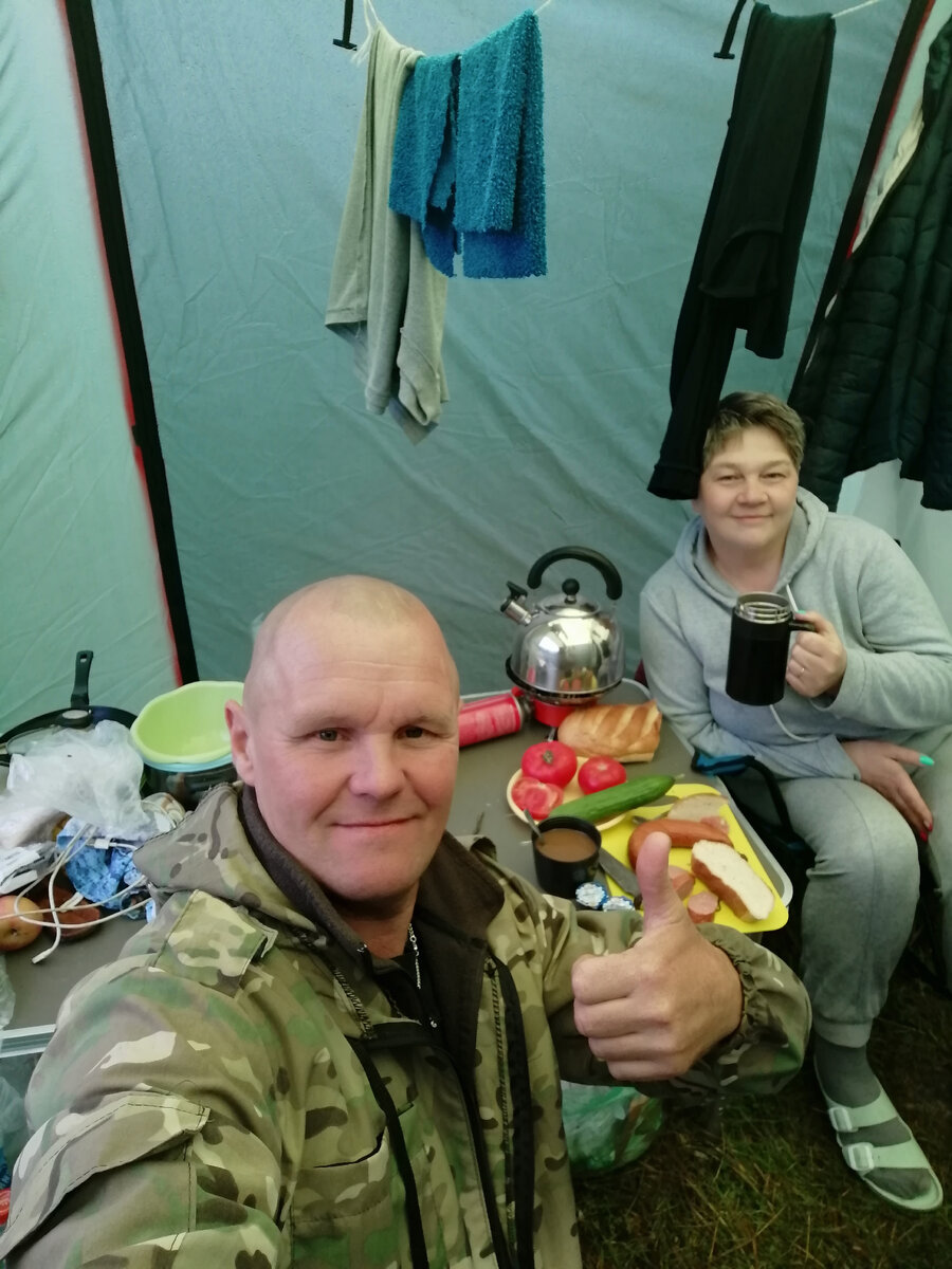 Это столовая 😁. Она же ГОСТИННАЯ