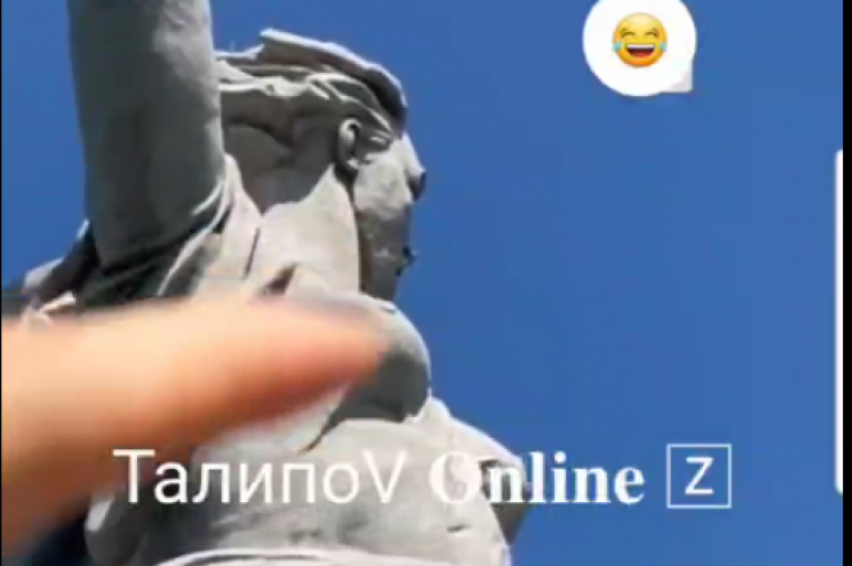    Блогер из Самары потрогала грудь Родины-матери в Волгограде