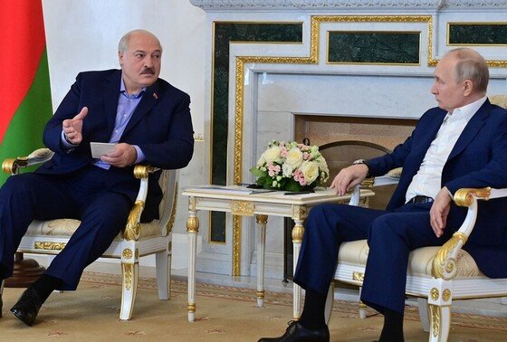    Президент РФ Владимир Путин с президентом Александром Лукашенко