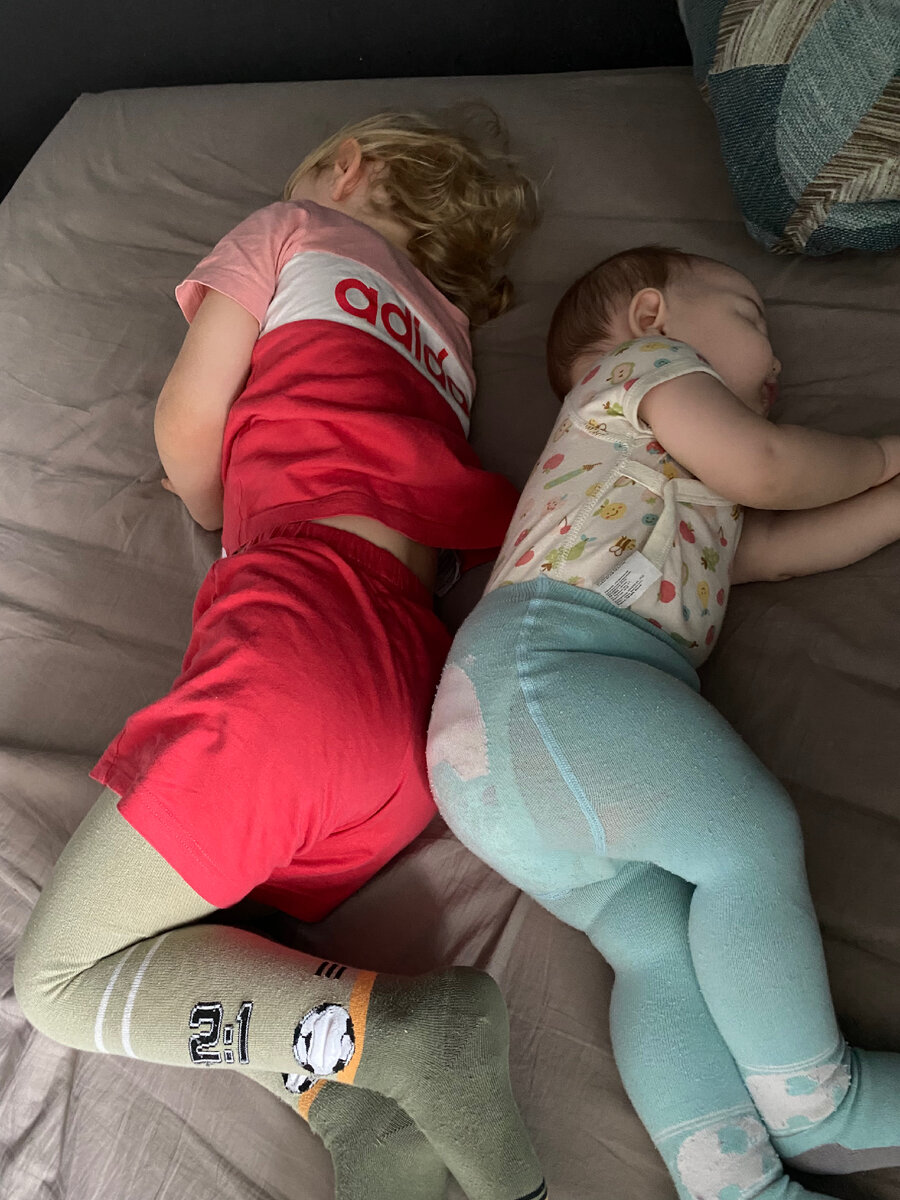 Когда Алиса была совсем маленькая, безумно радовалась, если их дневной сон совпадал по времени