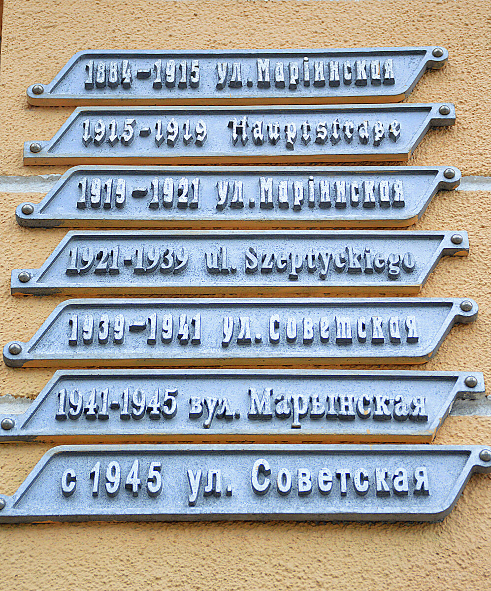 «Опять власть меняется!» ("Свадьба в Малиновке"). Все фотографии в статье мои