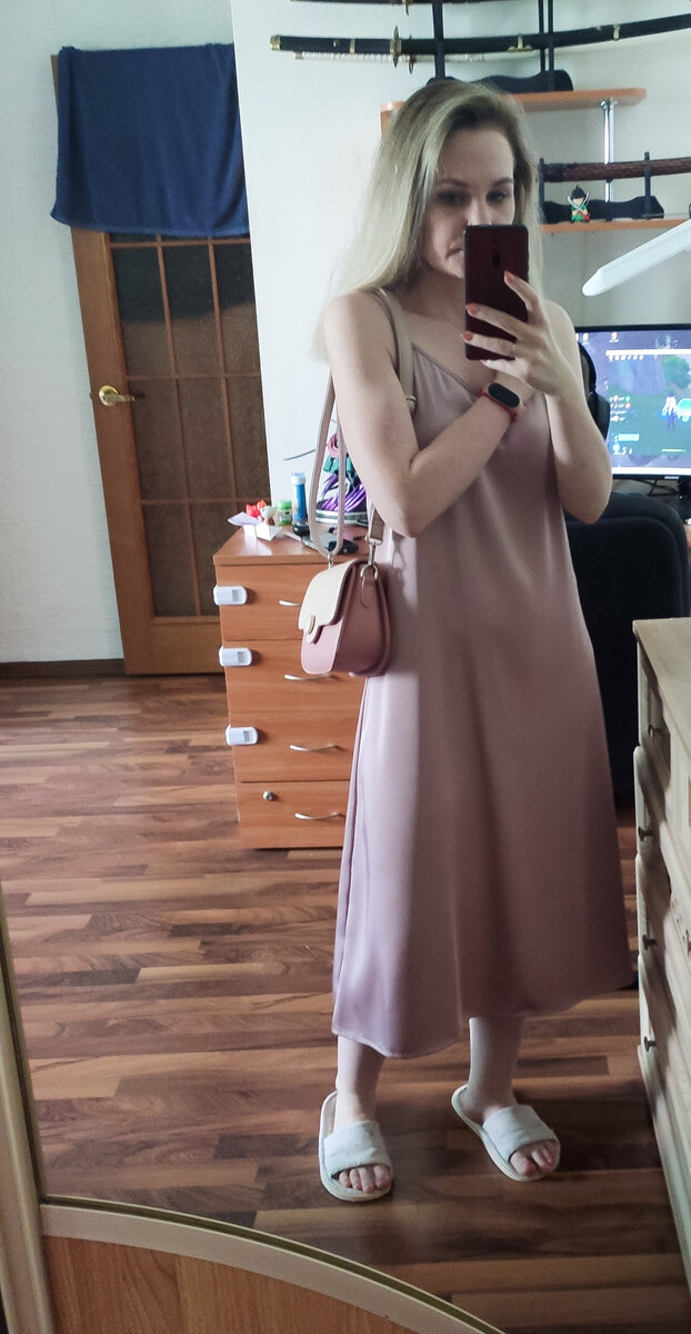 Это я длину ремешка на сумке подбираю