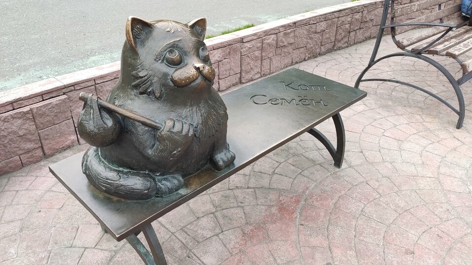     Весит бронзовый котик около 120 килограмм. Фото: МК в Мурманске