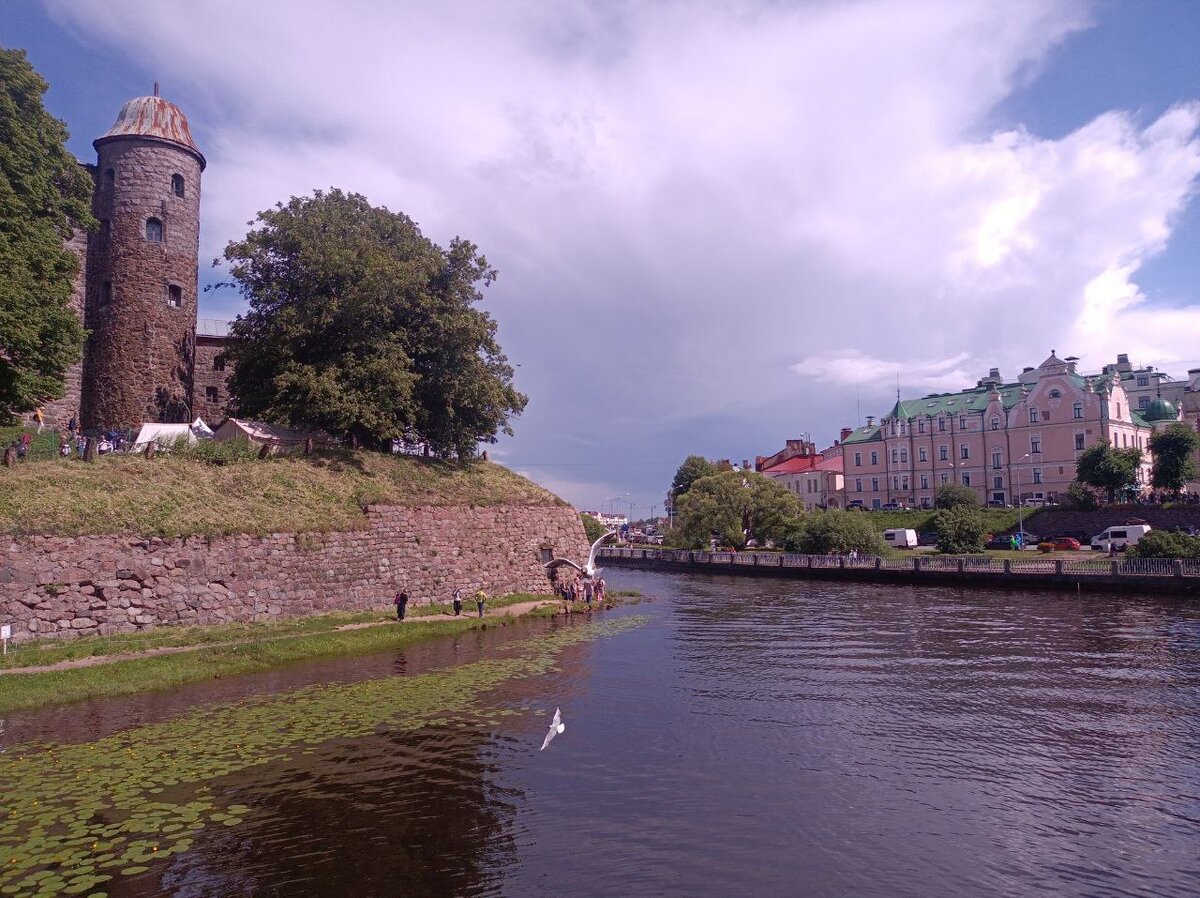 Вид на набережную и замок