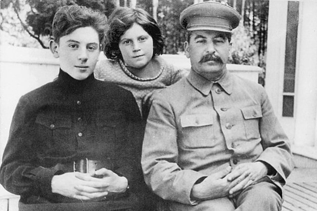 Сталин с детьми