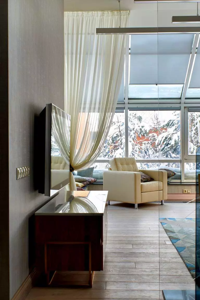 Александр Маршал стал популярен ещё десятки лет назад, свою карьеру певец вообще начинал с поездок по военным частям в Афганистане. Но это не мешает артисту шагать в ногу со временем во всём.-8