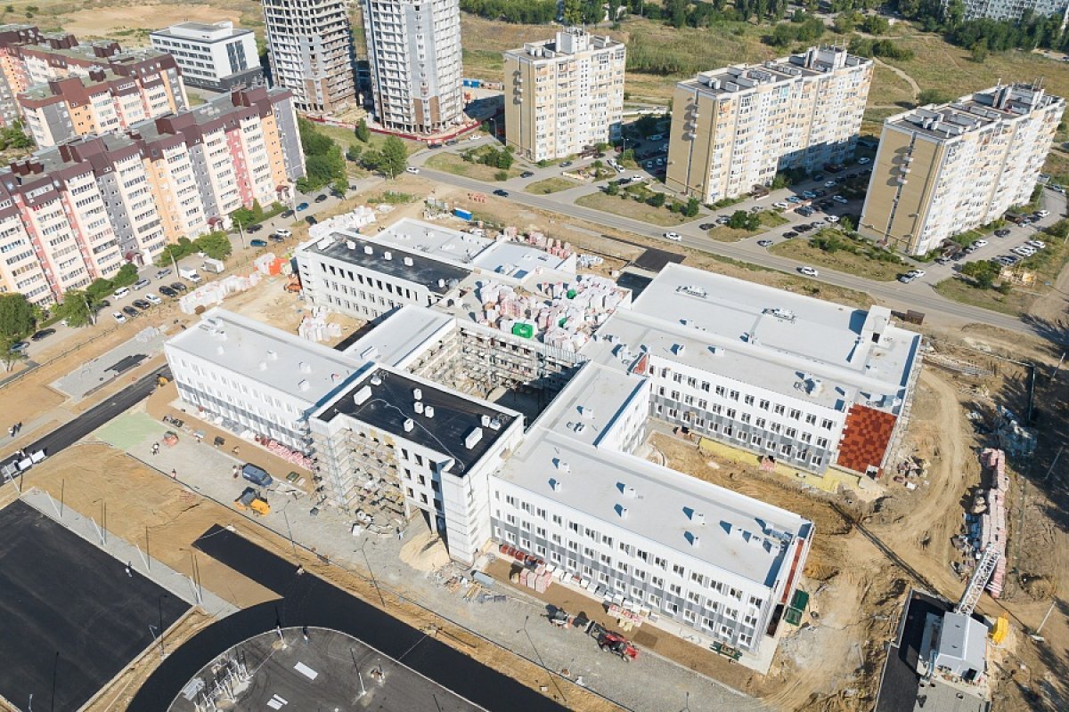    Губернатор проверил строительство школы-тысячника в на западе Волгограда