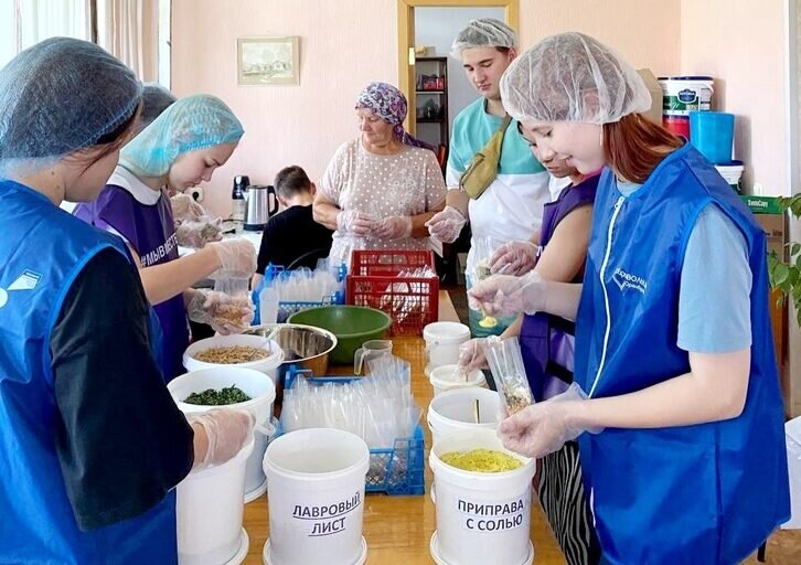    В Бугурусланском районе за один день заготовили 250 порций сухих супов для бойцов СВО Кристина Просвиркина