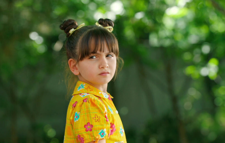 Карина Мнацаканян в роли Каринэ. Кадр из сериала «Манюня». Фото из открытых источников