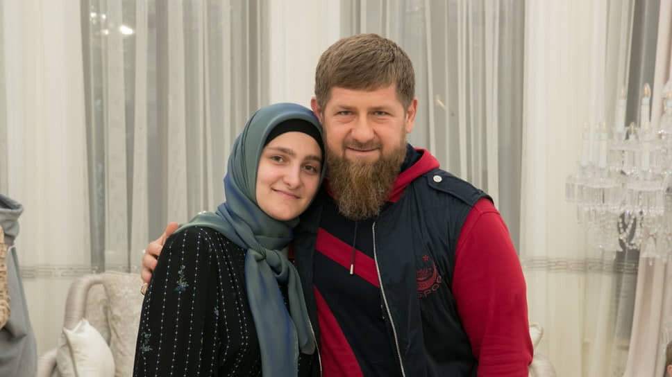 Фото: Vk.com / Рамзан Кадыров📷Рамзан Кадыров со старшей дочерью Айшат