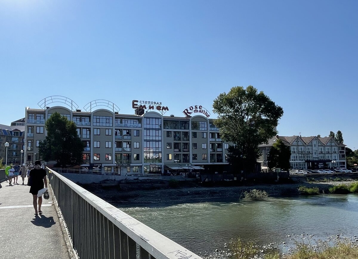 Дом "Розмарин", где жили в 2020 году. Фото автора 2023