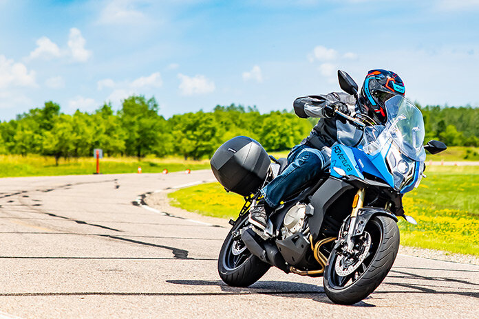 2022 CFMOTO 650 ADVentura. Фото Гэри Уолтона.