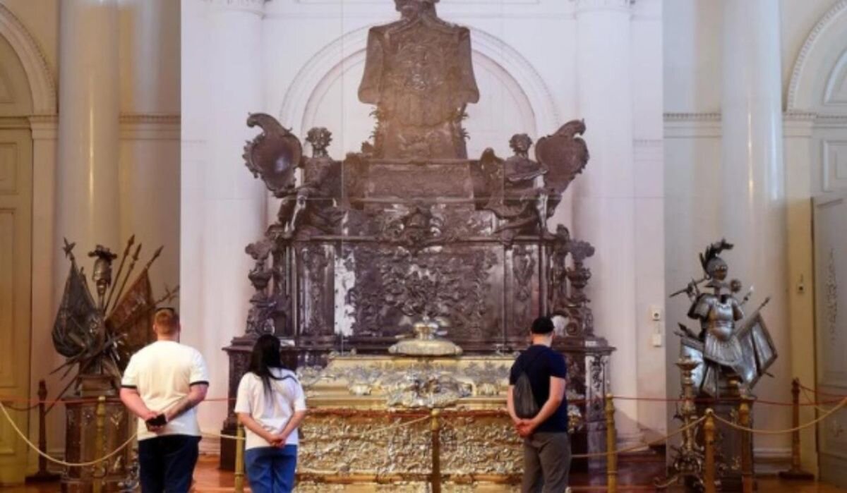     Саркофаг. Источник: fontanka.ru Автор фото: Александр Коряков