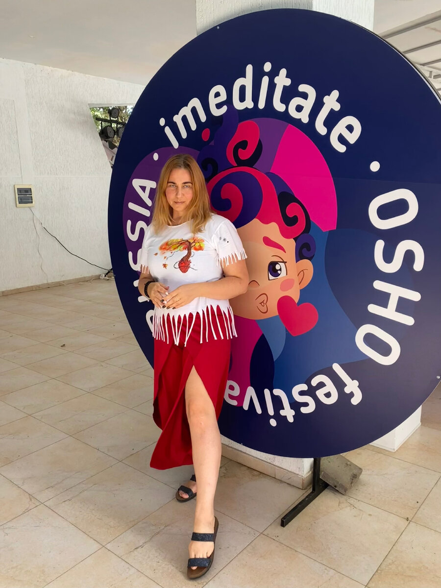 Футболка с рисунком моей дочери, а сзади мое стихотворение 