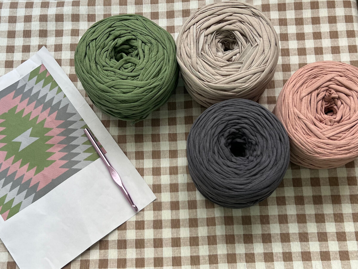 Уже приступила к вязанию, надеюсь, ничего привязывать в этот раз не придется