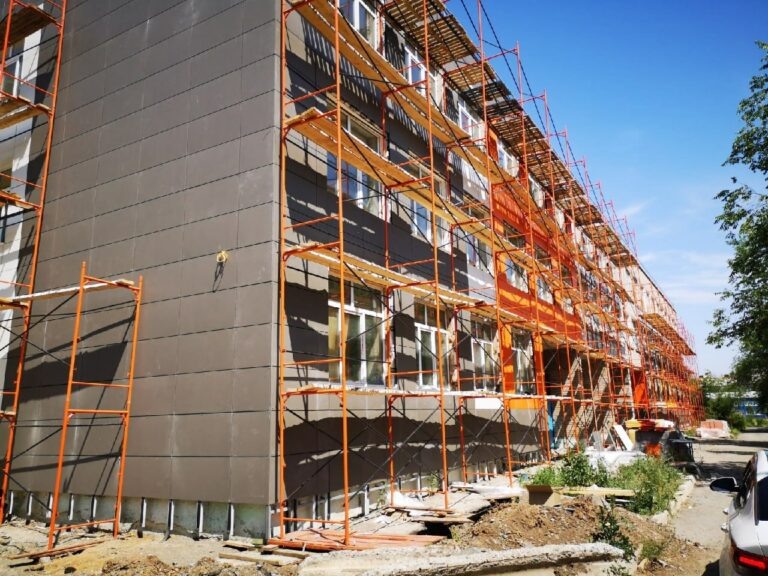    В Новотроицке работы по капремонту лицея №1 выполнены на 90% Андрей Севостьянов