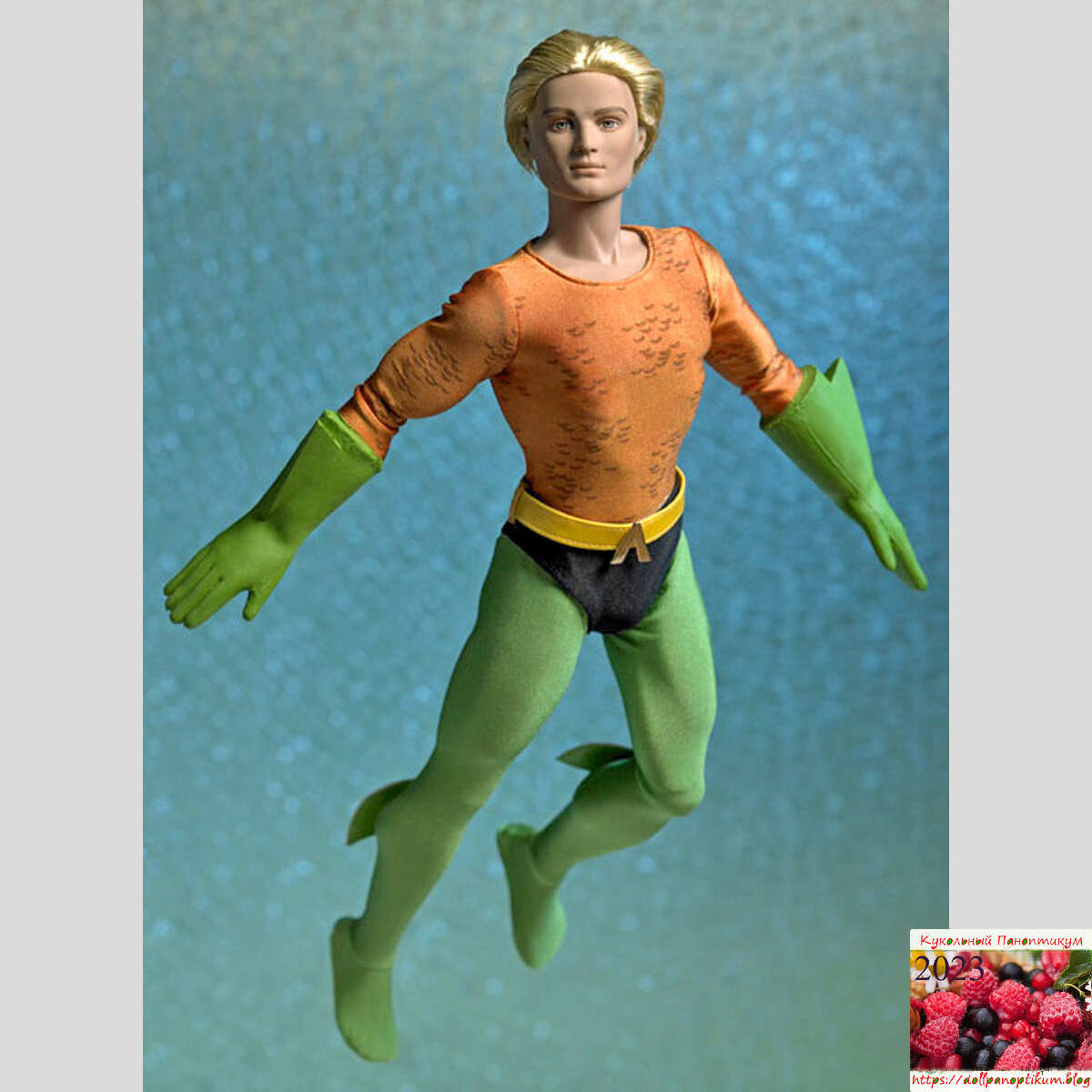 Это кукла Аквамена на атлетическом теле