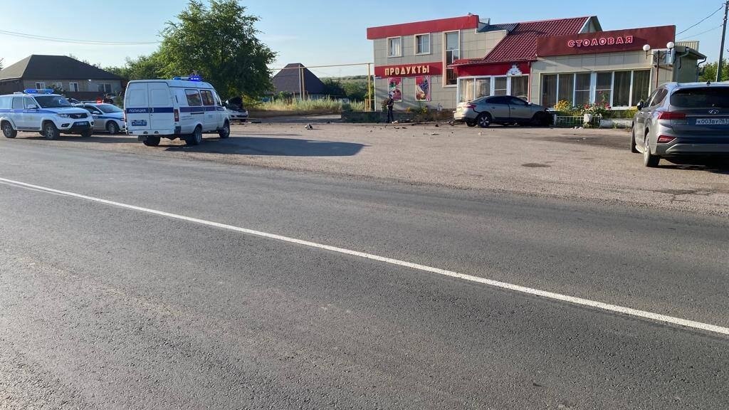     Водитель иномарки погиб в Донецке Ростовской области 9 июля, сообщили в ГИБДД.