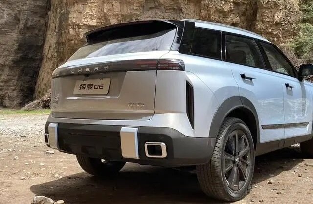 На фото: Кроссовер Chery Explore 06