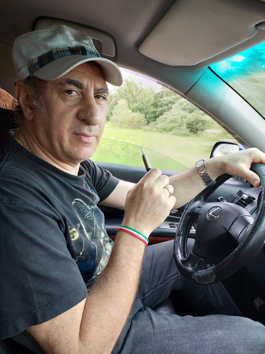 Неизменная сигарета🚬  любимый  атрибут  поездки моего мужа (фото автора канала)