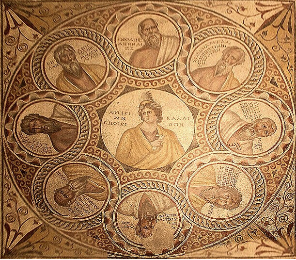 Первых философов Древней Греции называют «Семь мудрецов». Фалес, Питтак, Биас, Солон, Хилон, а остальные два мудреца ещё не определены. 